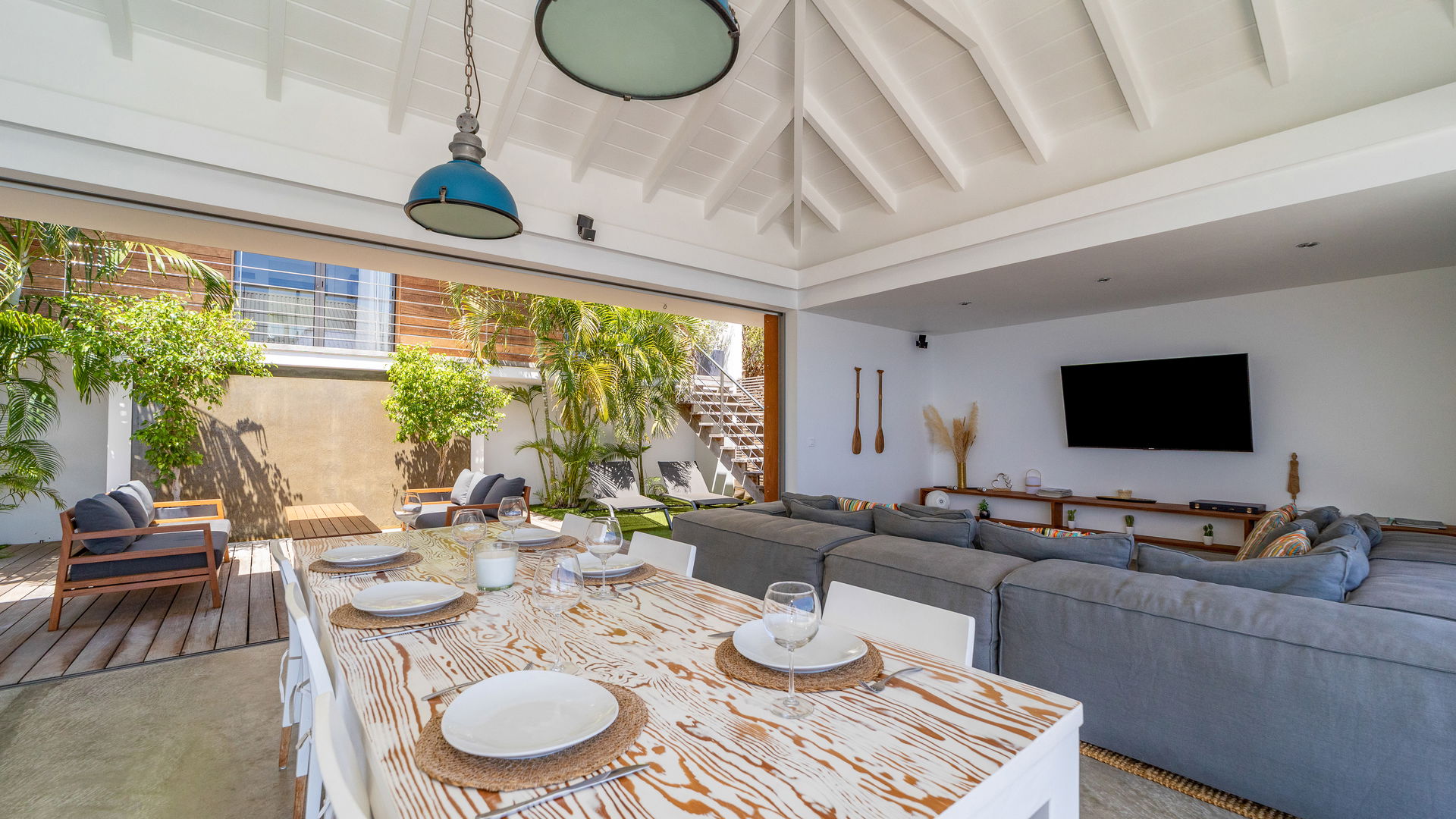 KITCHEN & DINING AREA