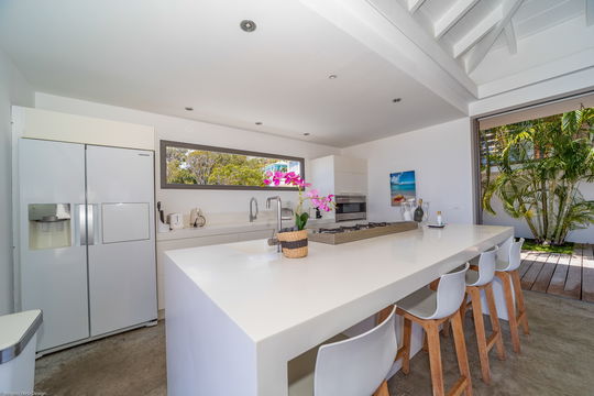 VILLA ETJ KITCHEN & DINING AREA 5