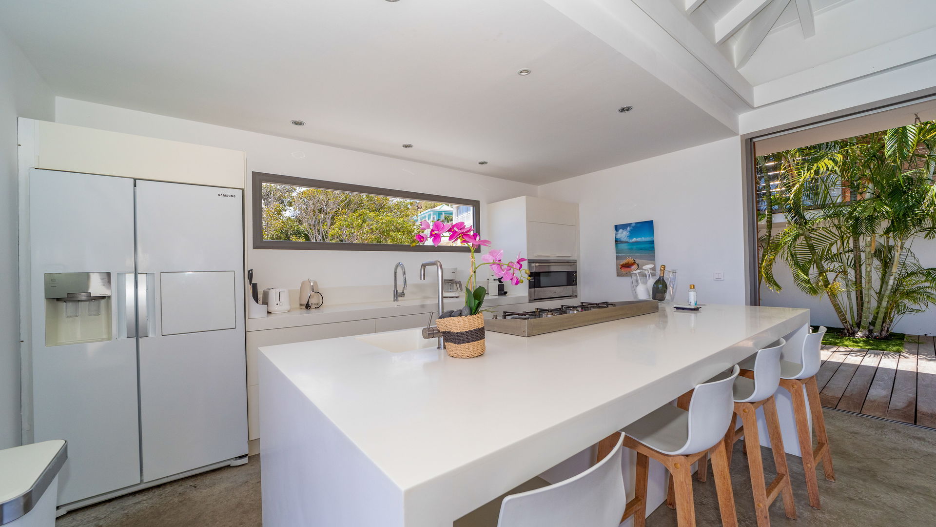 KITCHEN & DINING AREA