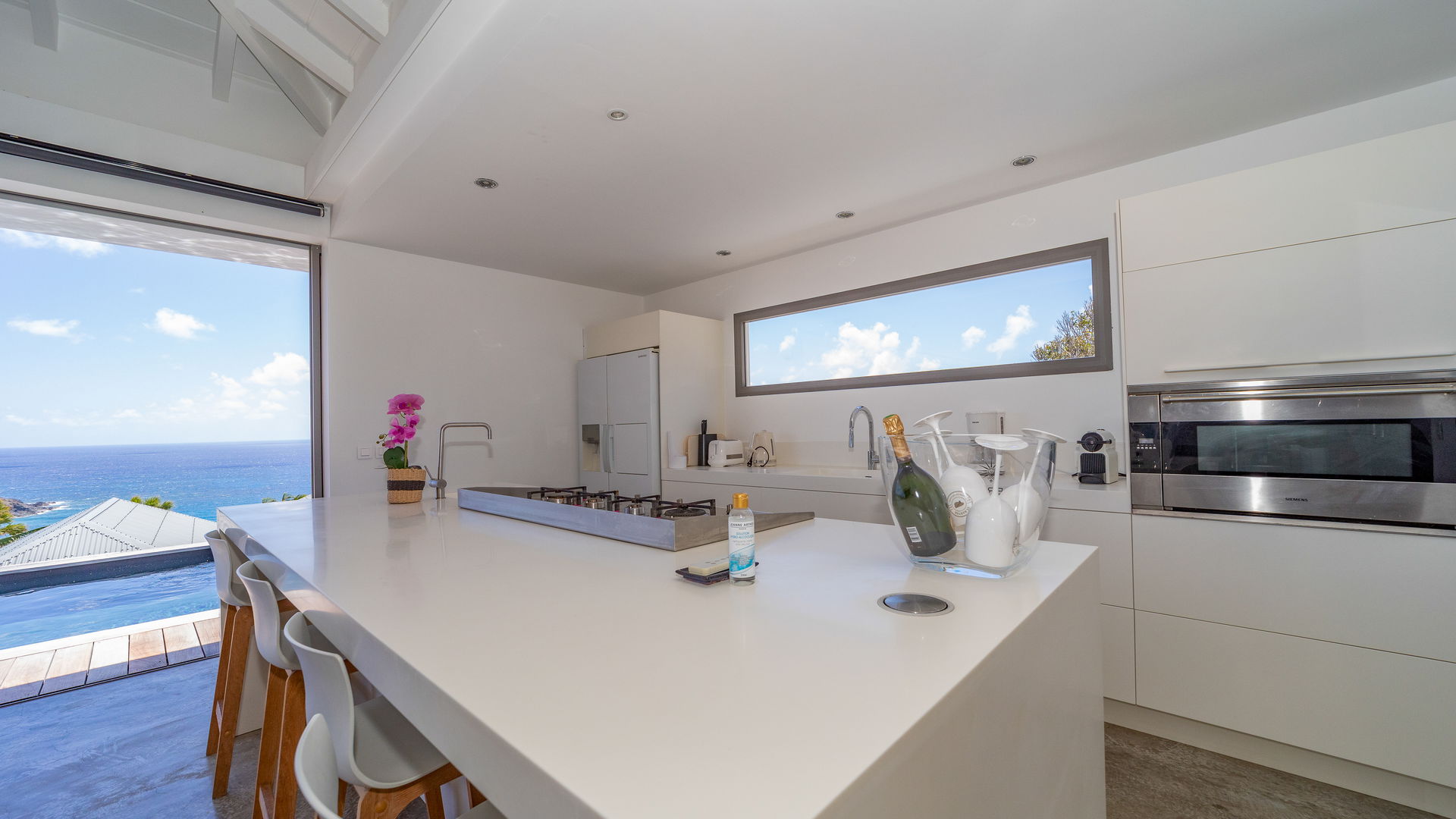 KITCHEN & DINING AREA