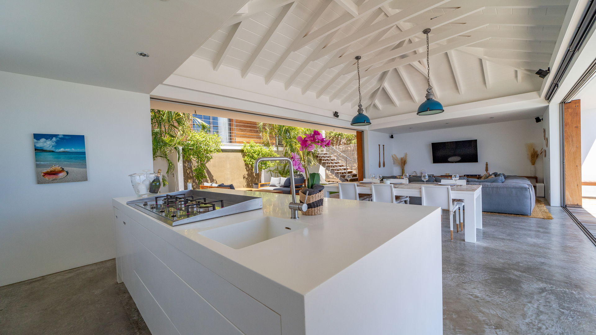 KITCHEN & DINING AREA