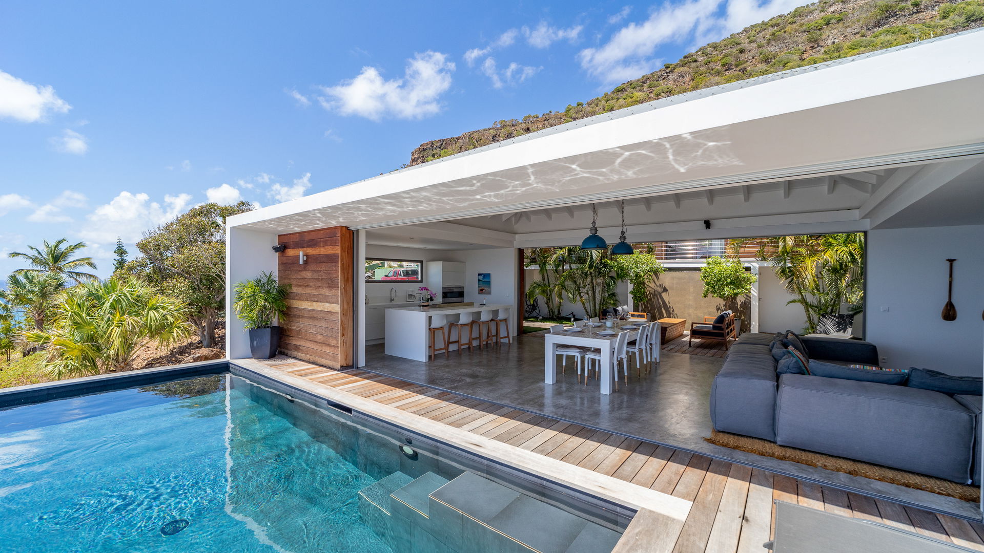 POOL & TERRACE
