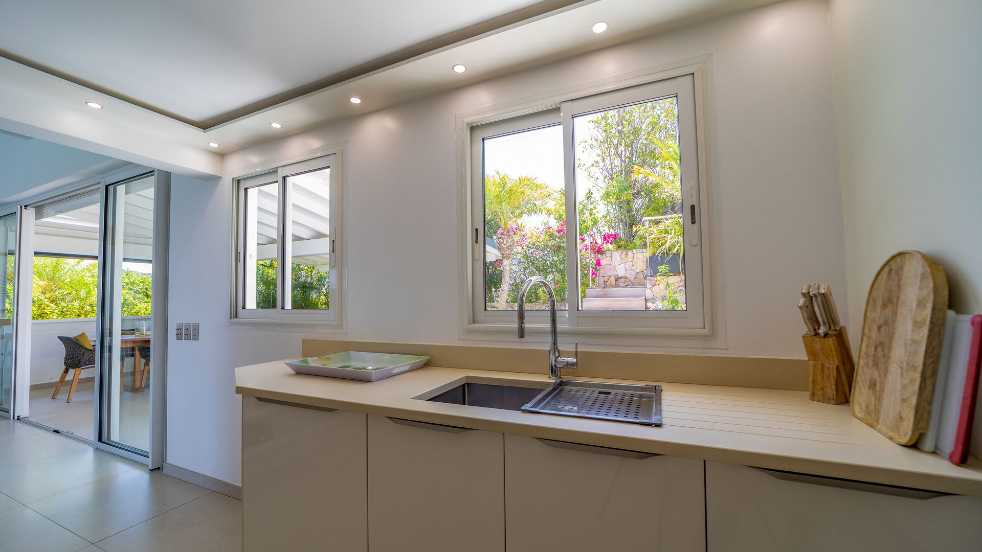 KITCHEN & DINING AREA