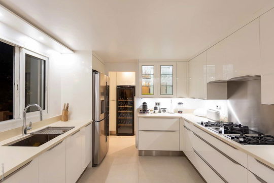 VILLA OTT KITCHEN & DINING AREA 9
