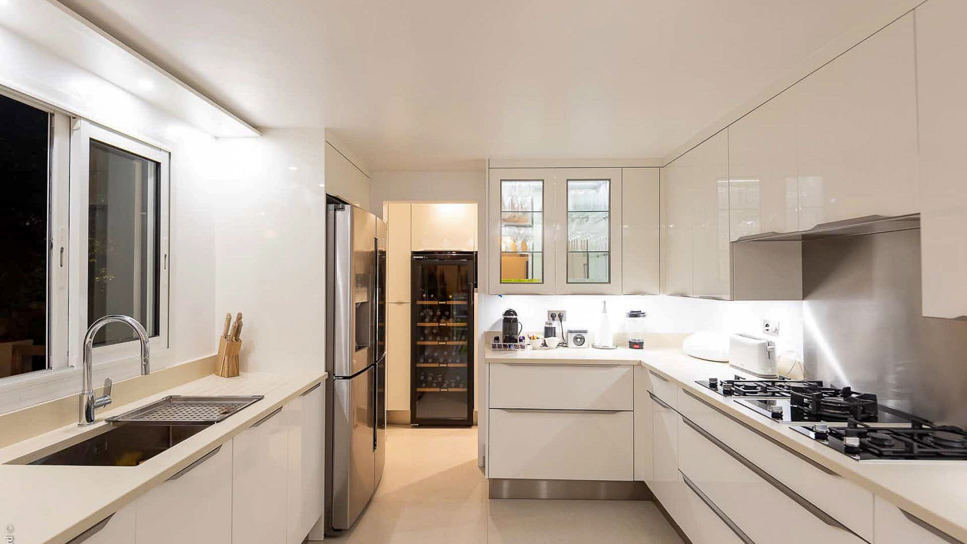 KITCHEN & DINING AREA