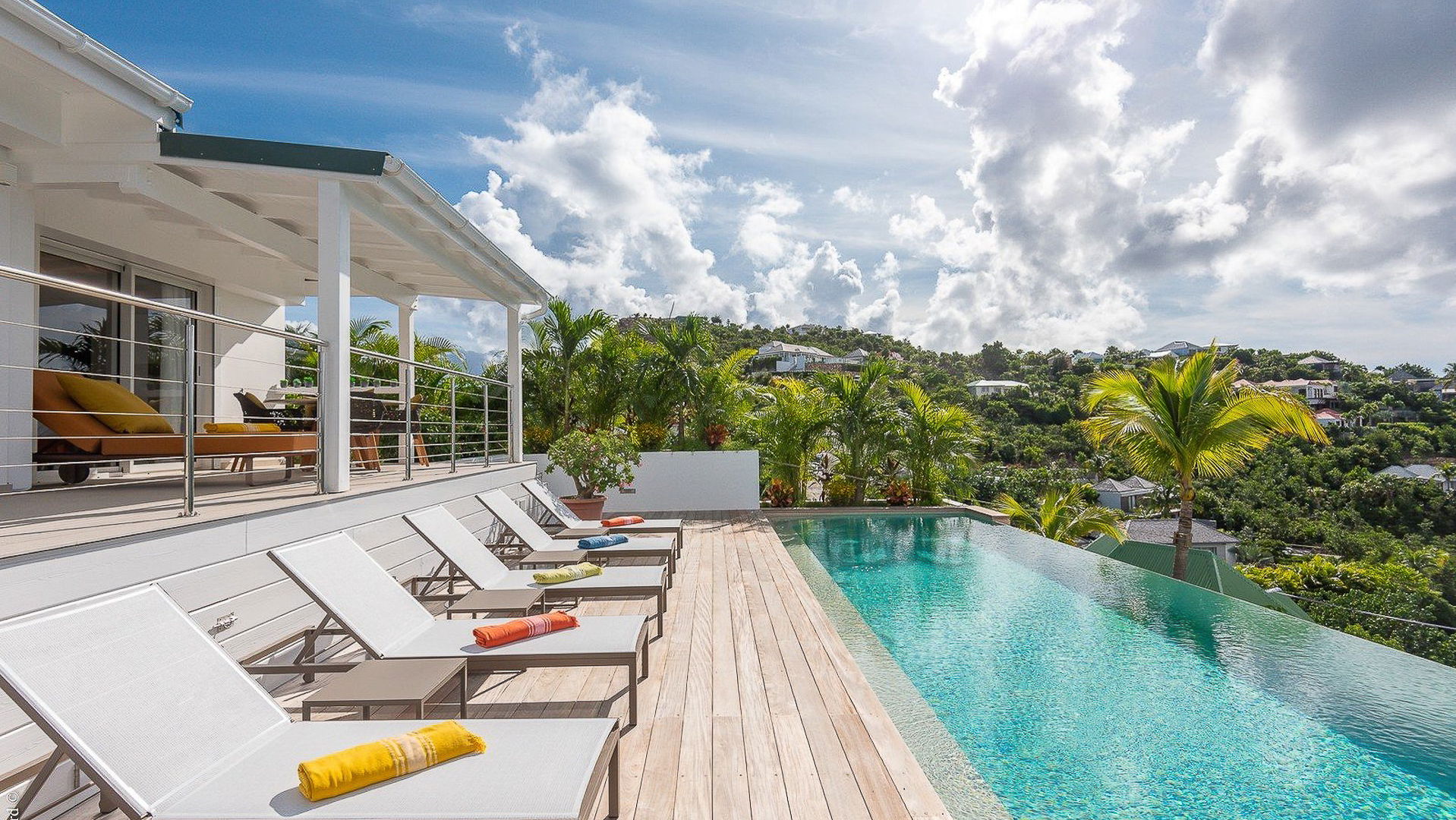 POOL & TERRACE