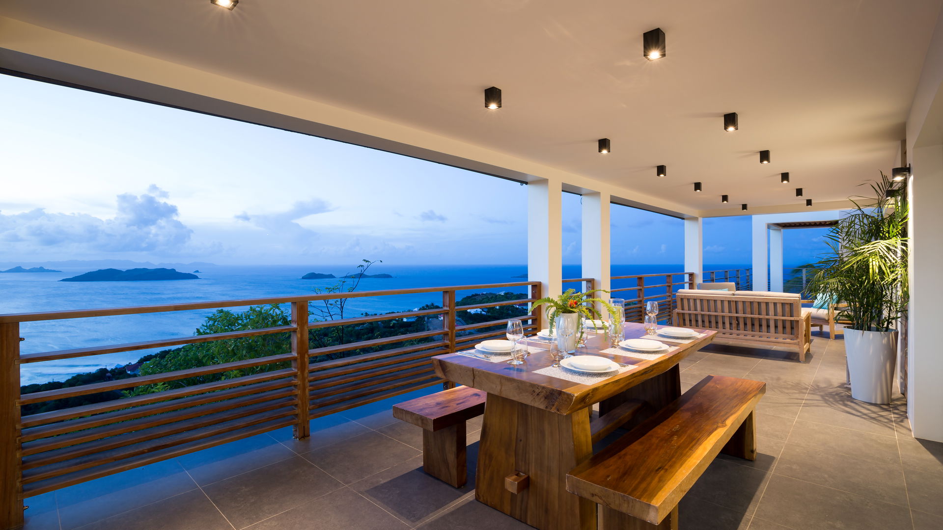 KITCHEN & DINING AREA