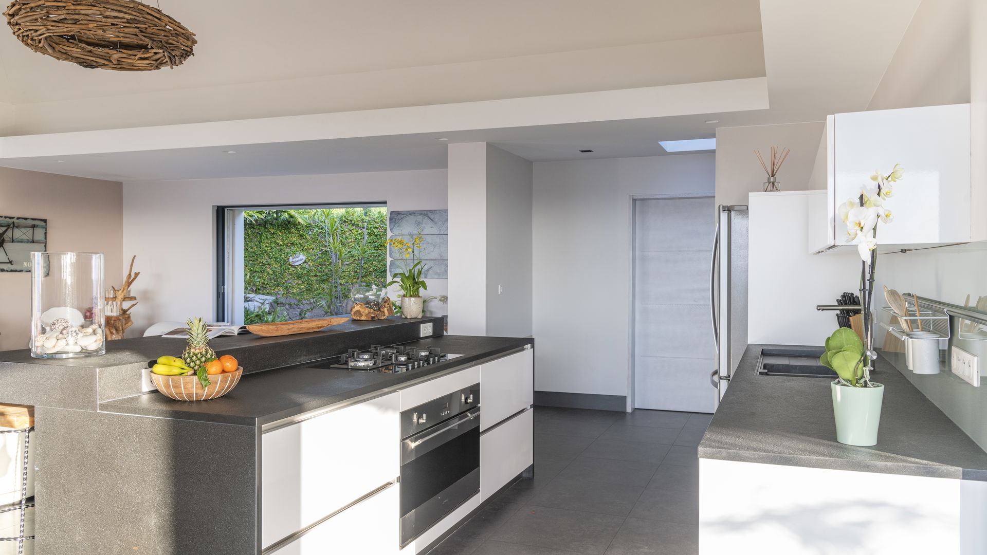 KITCHEN & DINING AREA