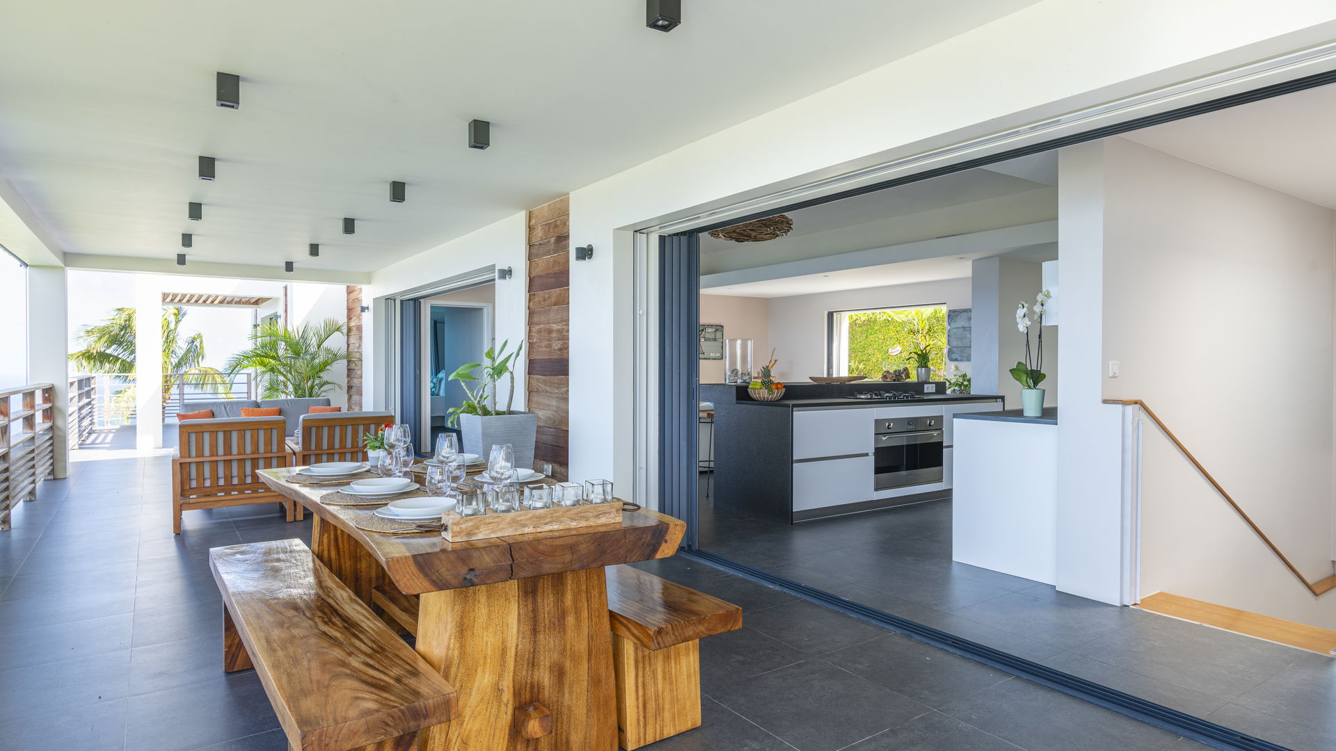 KITCHEN & DINING AREA