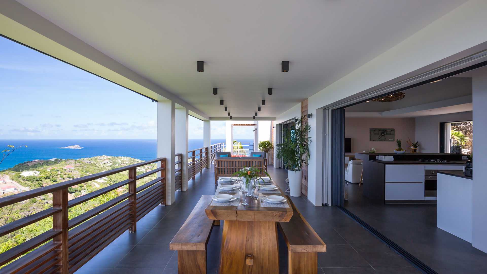 KITCHEN & DINING AREA