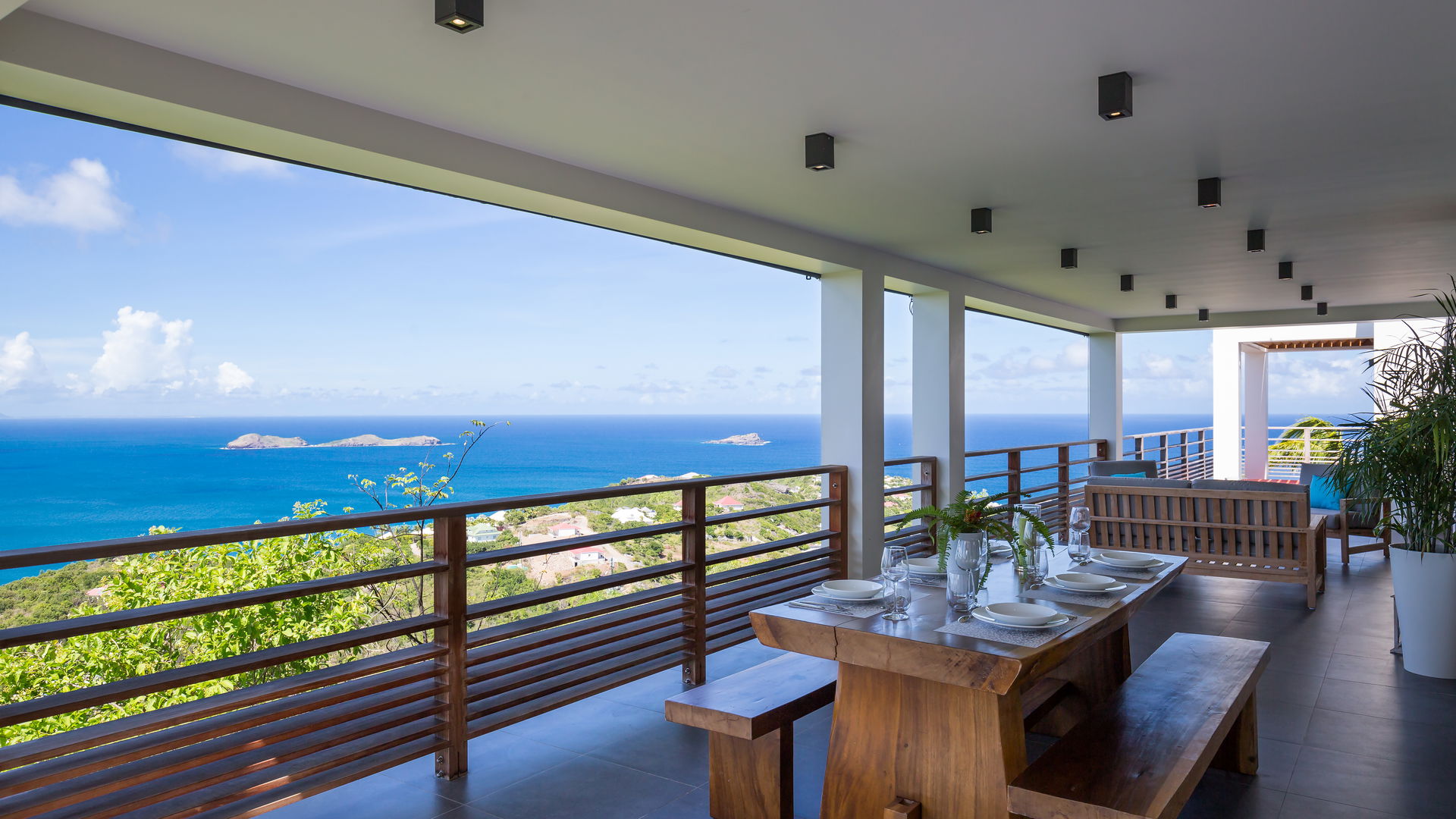 KITCHEN & DINING AREA