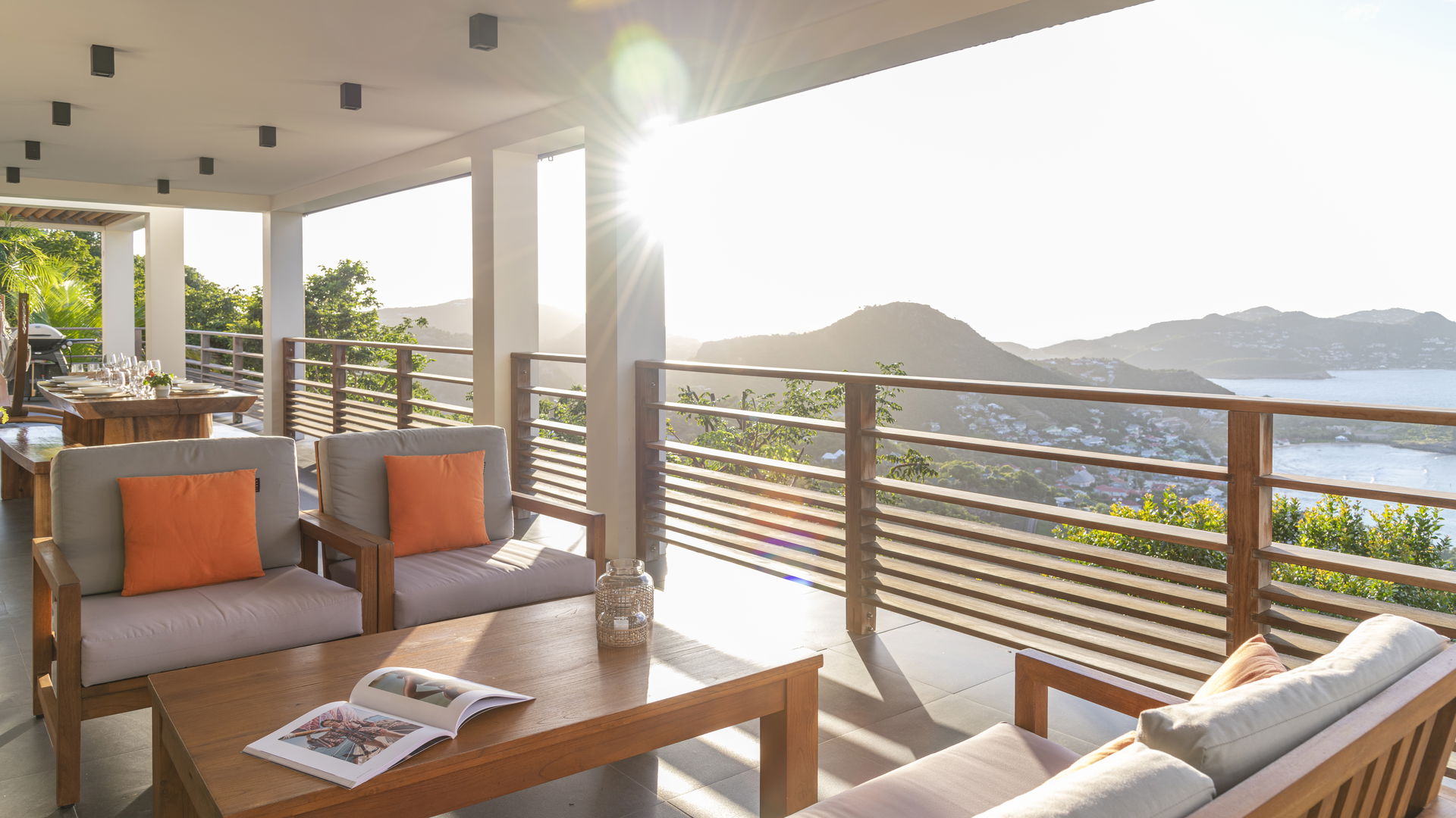 OUTDOOR LOUNGE AREA