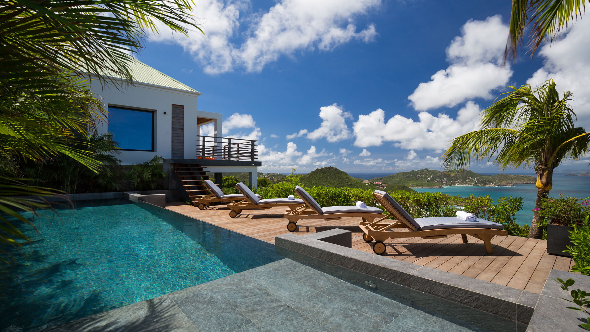 POOL & TERRACE