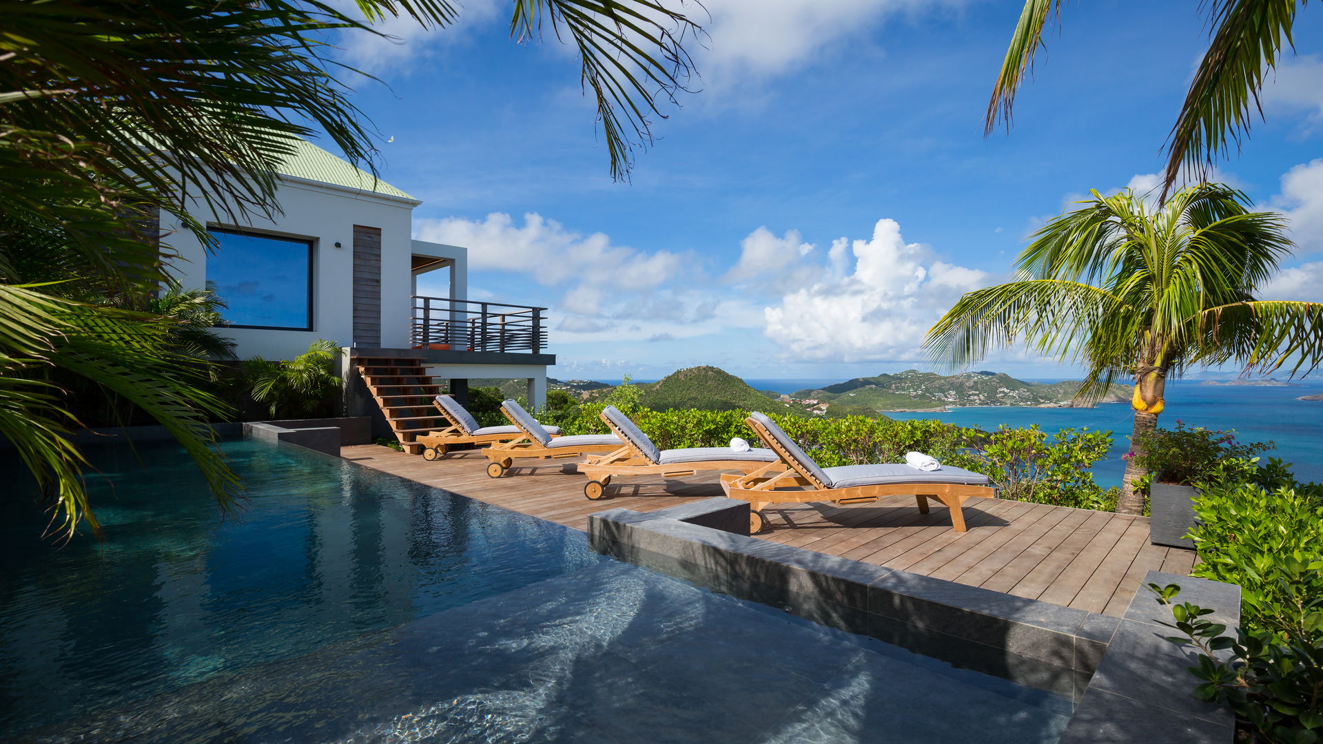 POOL & TERRACE