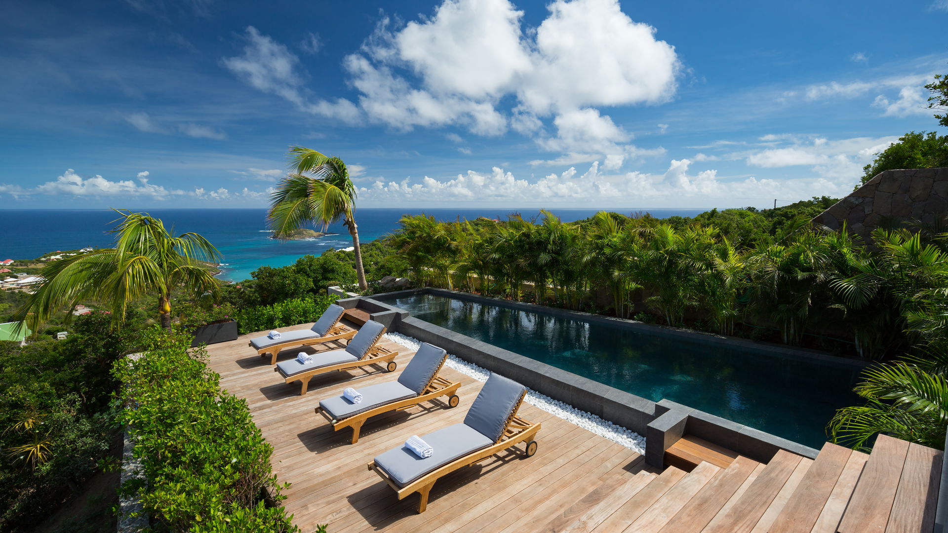 POOL & TERRACE