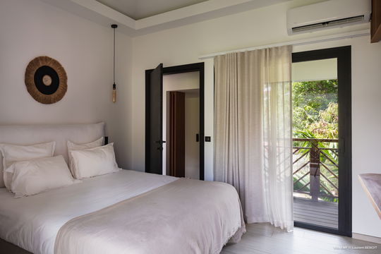 VILLA EMF BEDROOM1 2