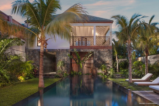 VILLA EMF BY NIGHT 2