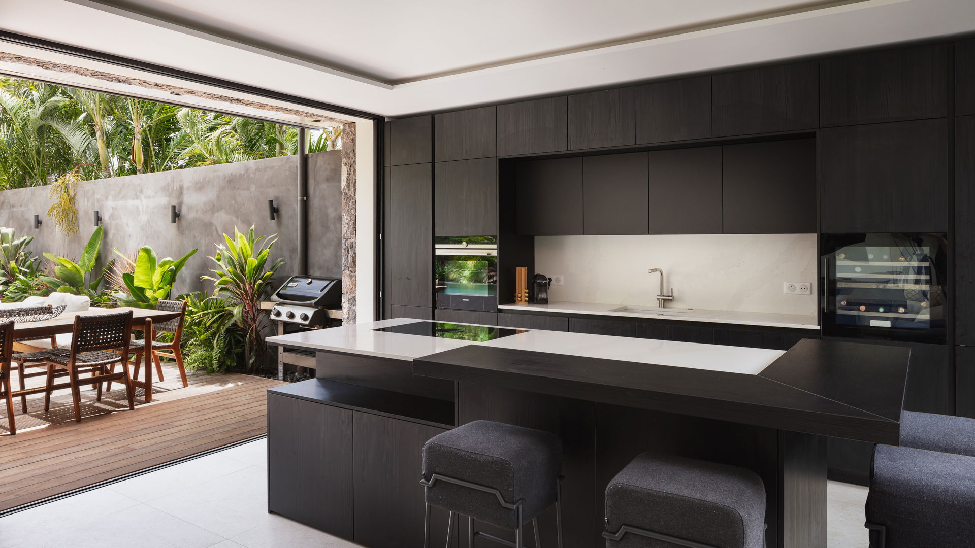 KITCHEN & DINING AREA