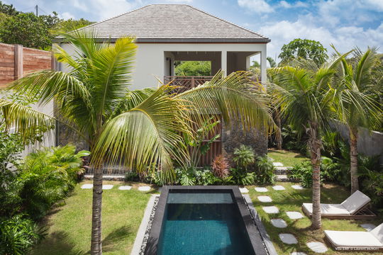 VILLA EMF OUTDOORS 2