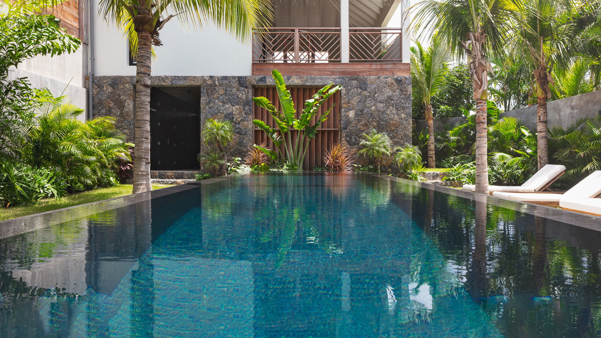 POOL & TERRACE