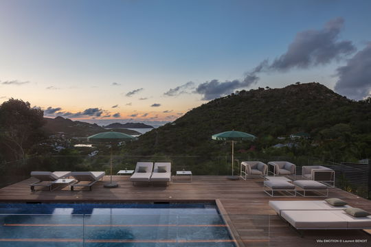 VILLA EMOTION BY NIGHT 1