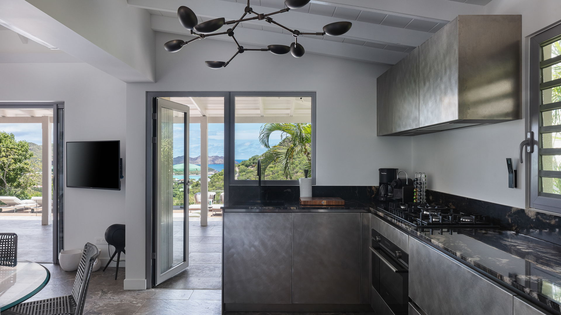 KITCHEN & DINING AREA