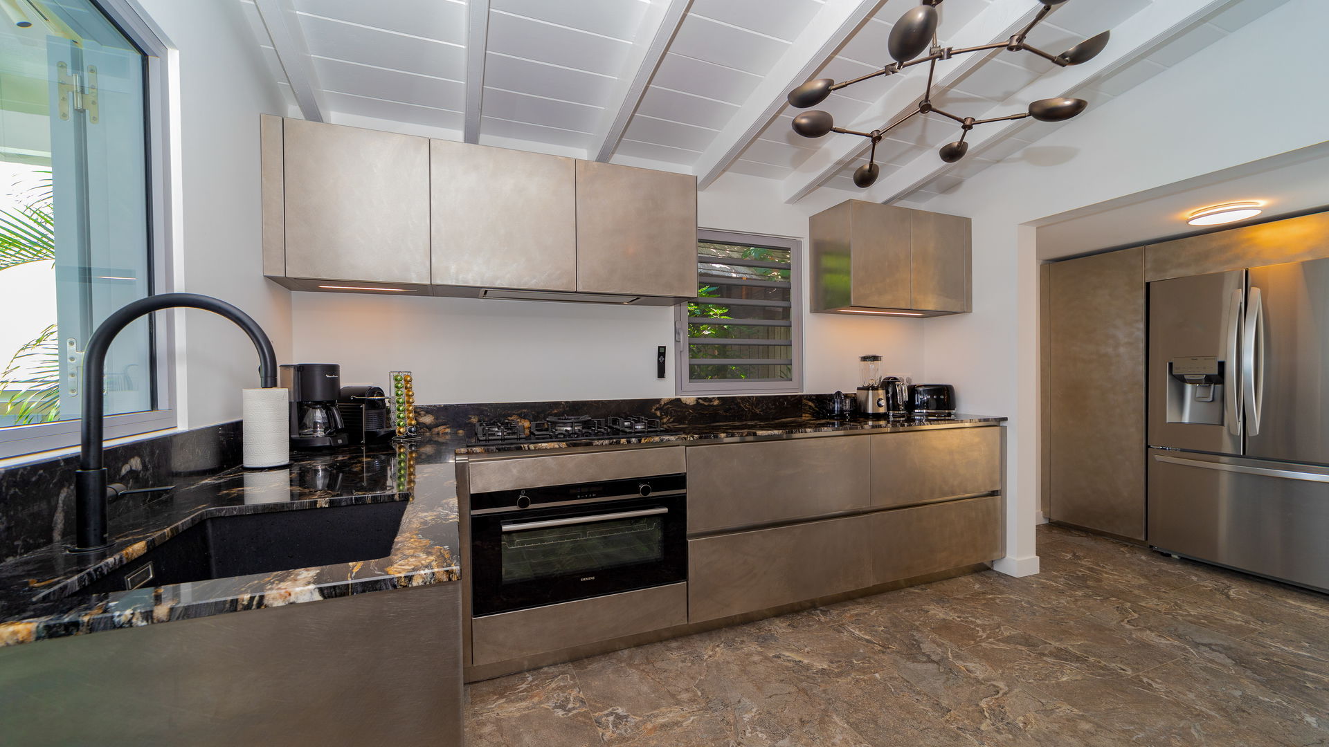 KITCHEN & DINING AREA