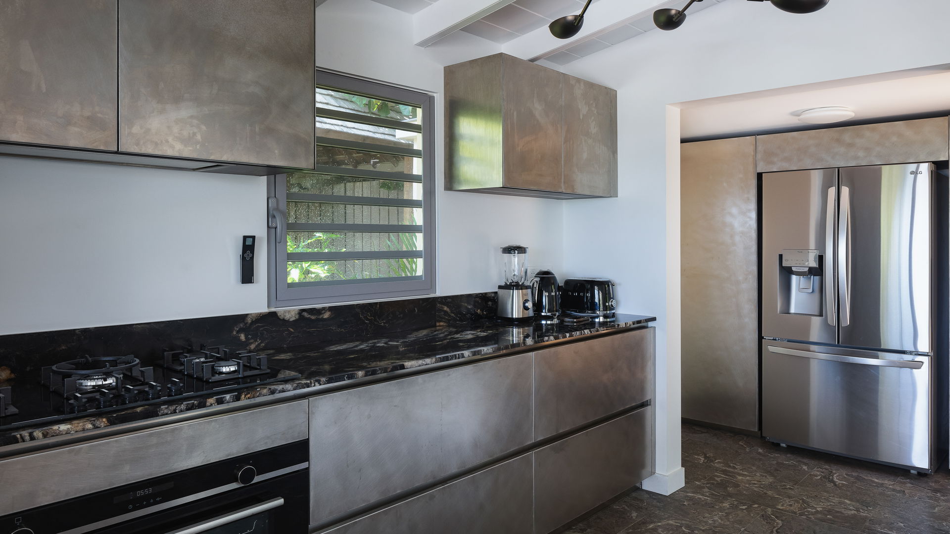 KITCHEN & DINING AREA