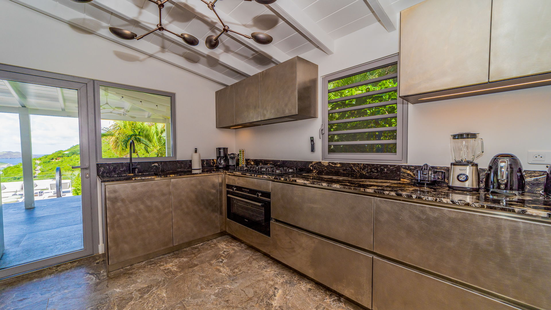 KITCHEN & DINING AREA