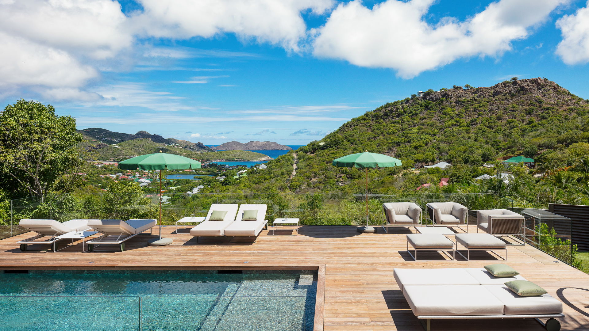 POOL & TERRACE