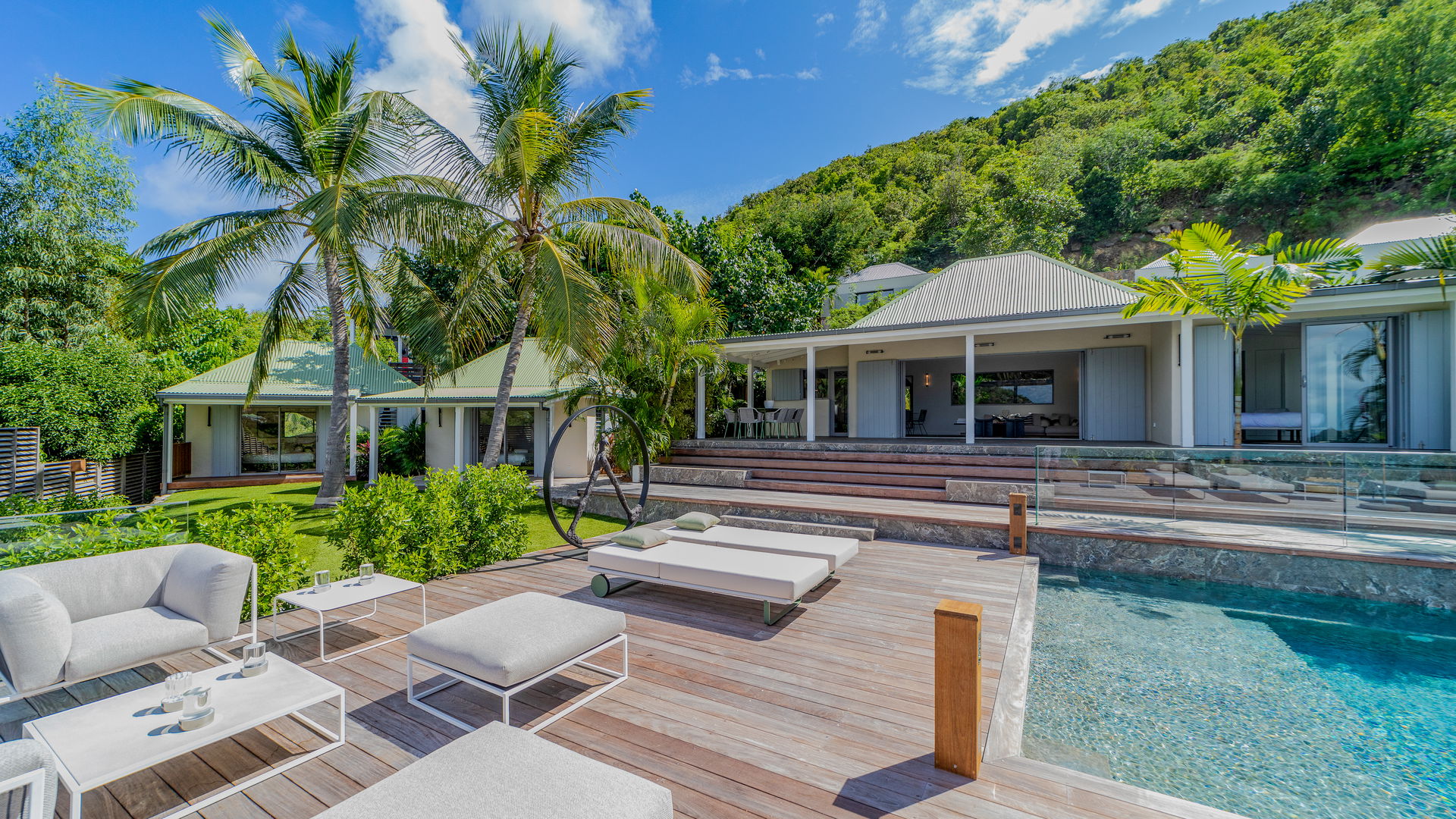 POOL & TERRACE