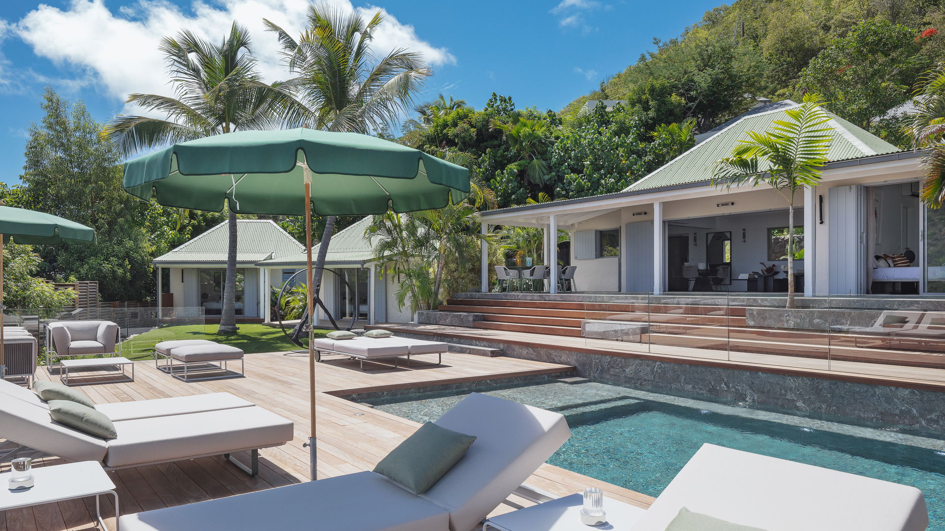POOL & TERRACE