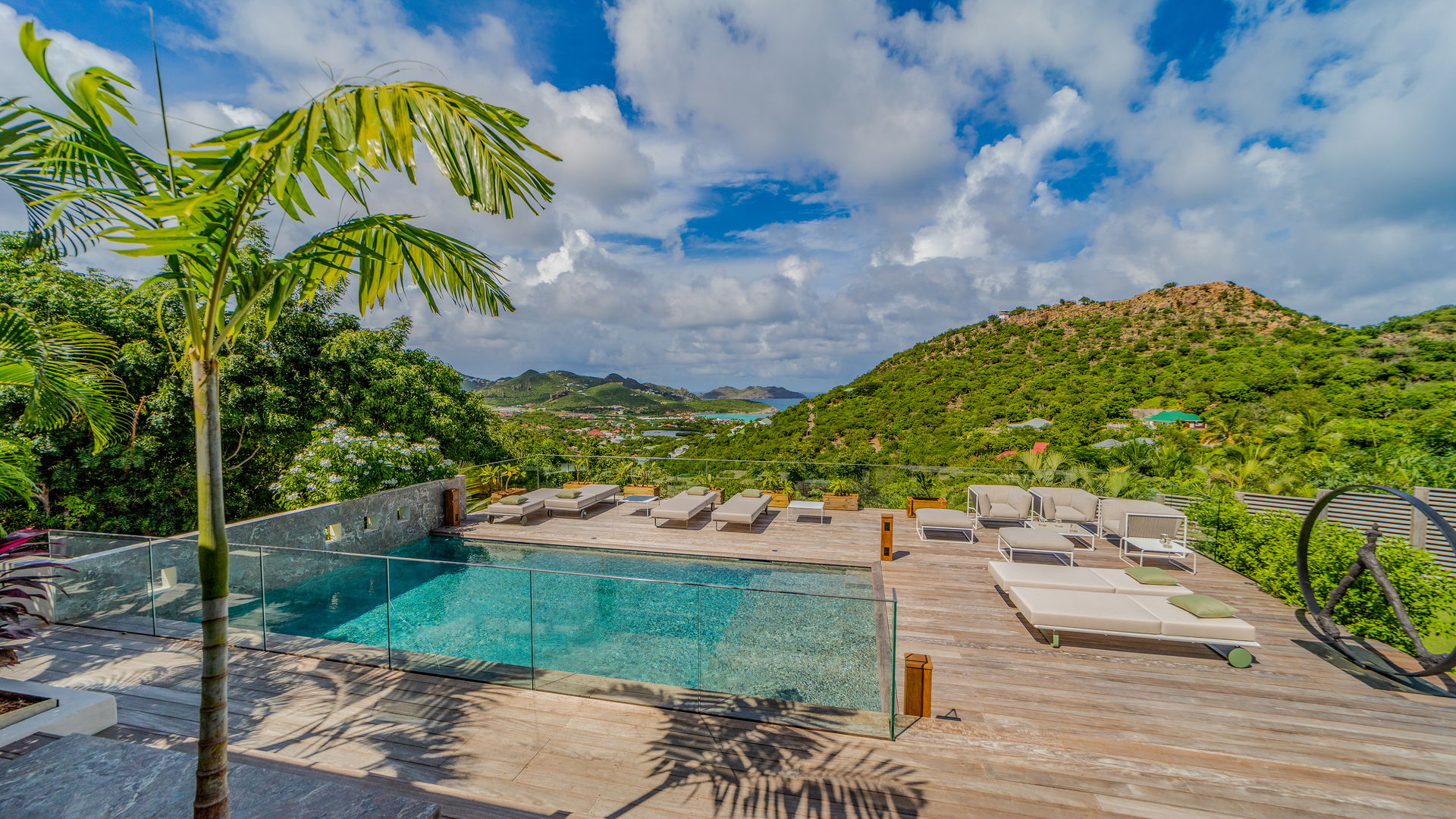 POOL & TERRACE