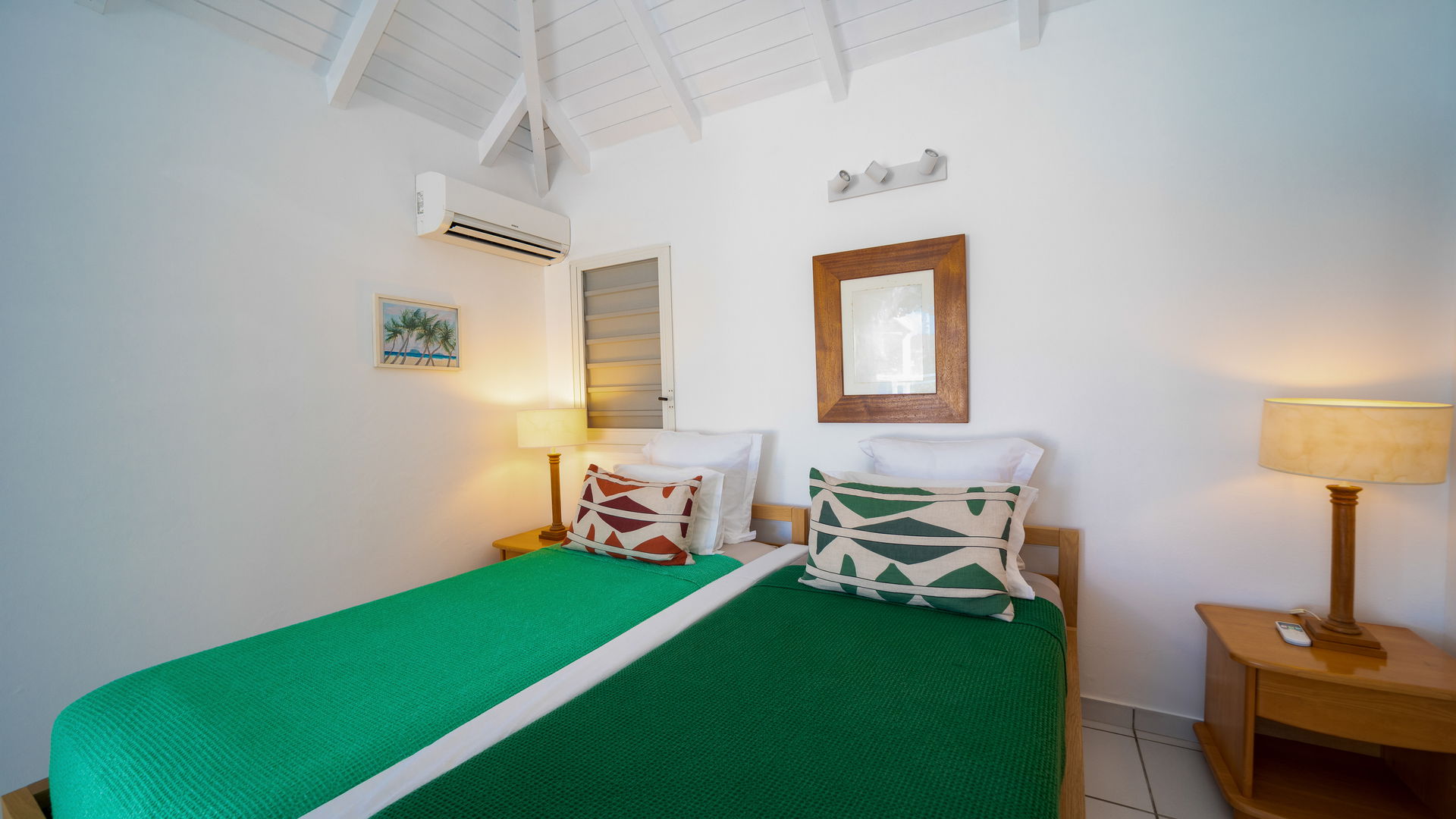 BEDROOM 2