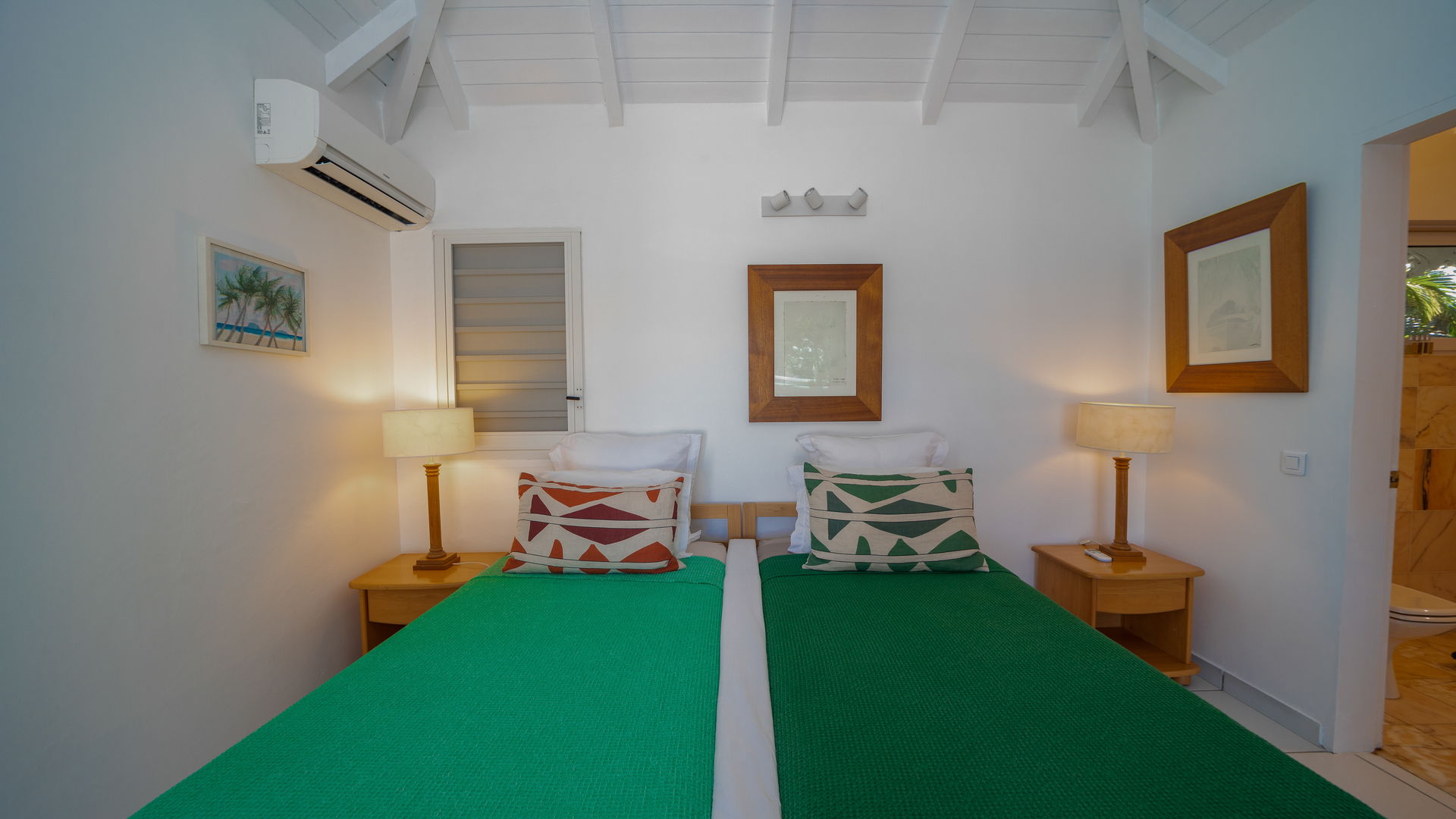 BEDROOM 2