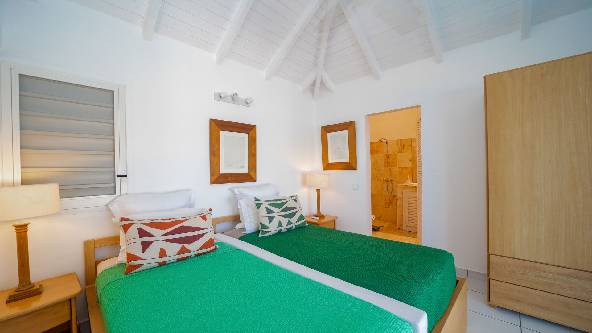 BEDROOM 2
