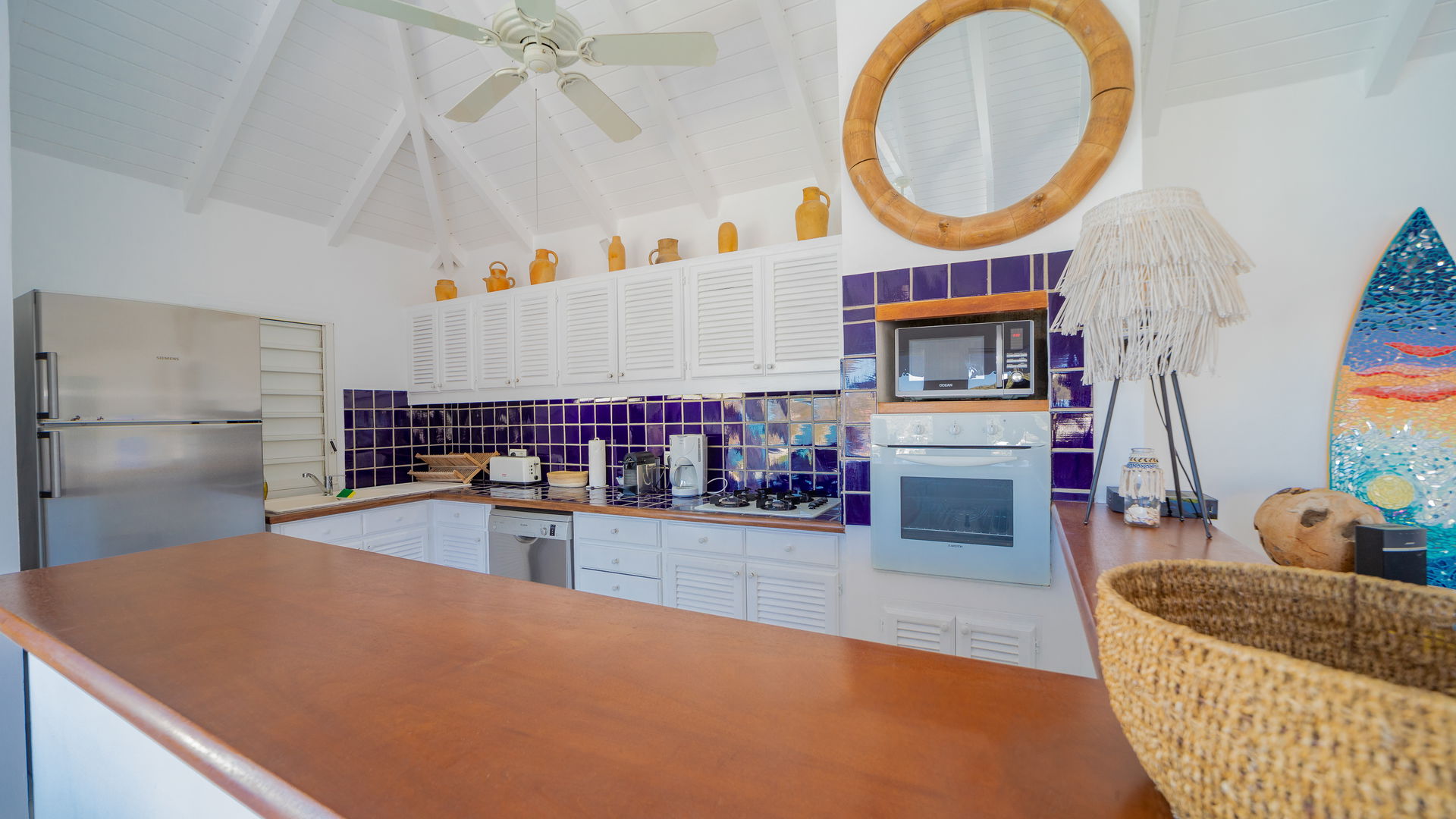 KITCHEN & DINING AREA