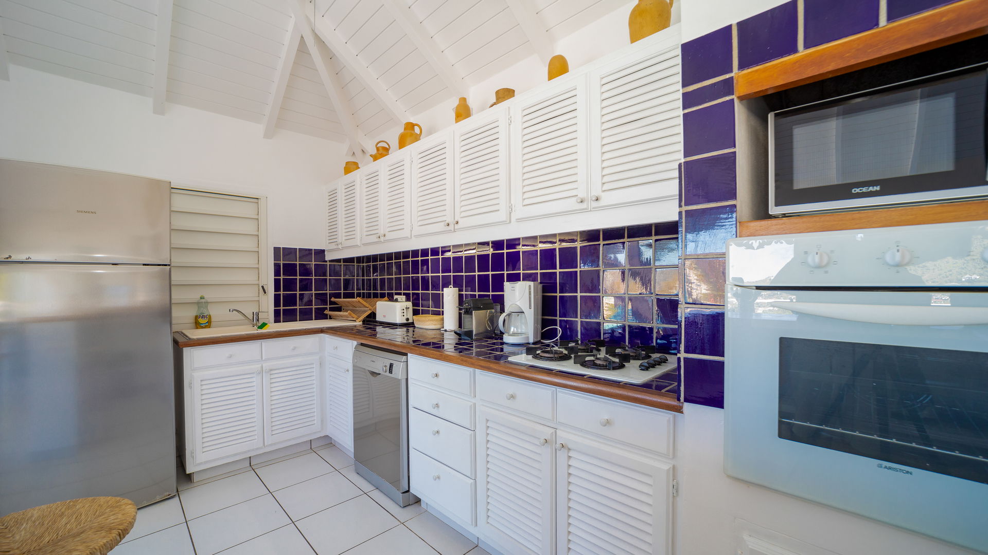 KITCHEN & DINING AREA
