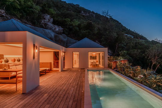 VILLA LOLLIPOP BY NIGHT 1