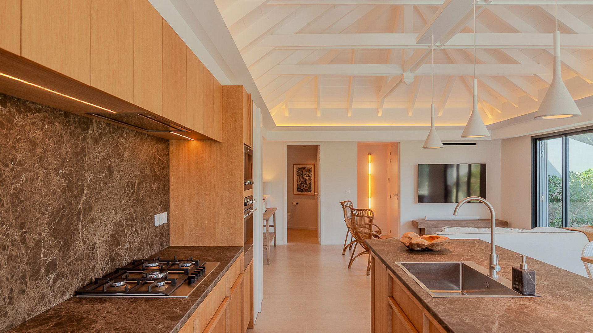 KITCHEN & DINING AREA