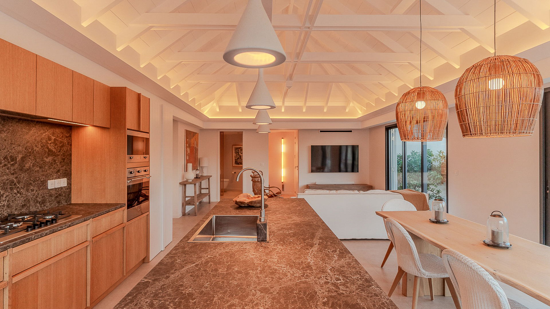 KITCHEN & DINING AREA