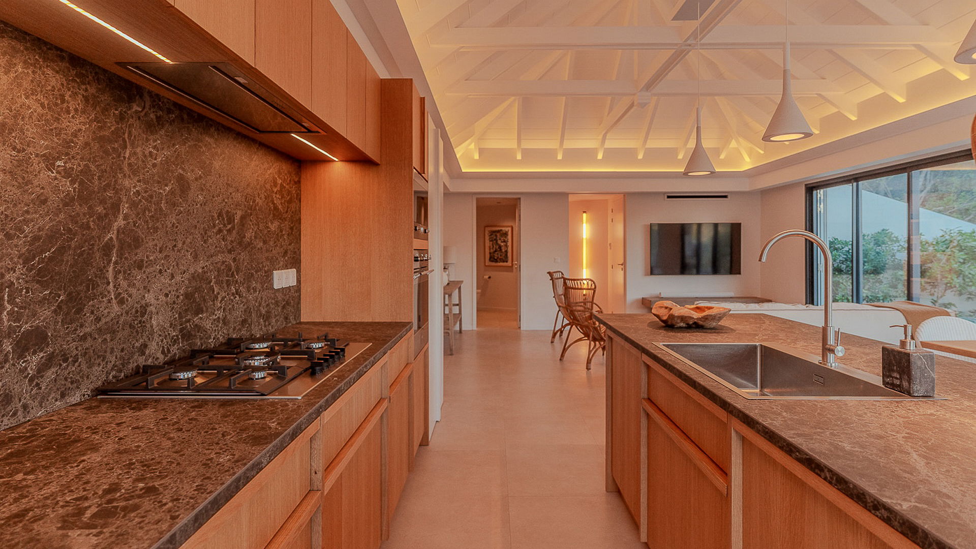 KITCHEN & DINING AREA
