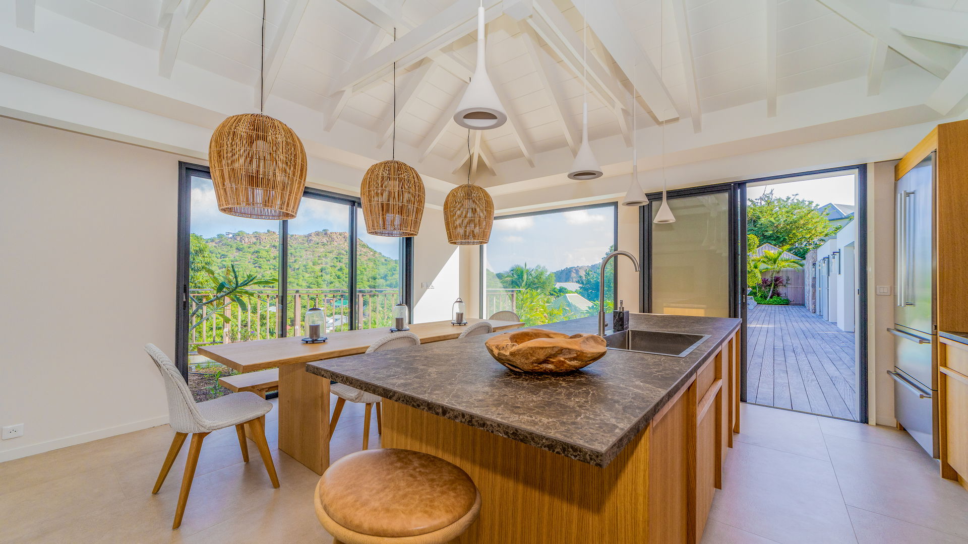 KITCHEN & DINING AREA