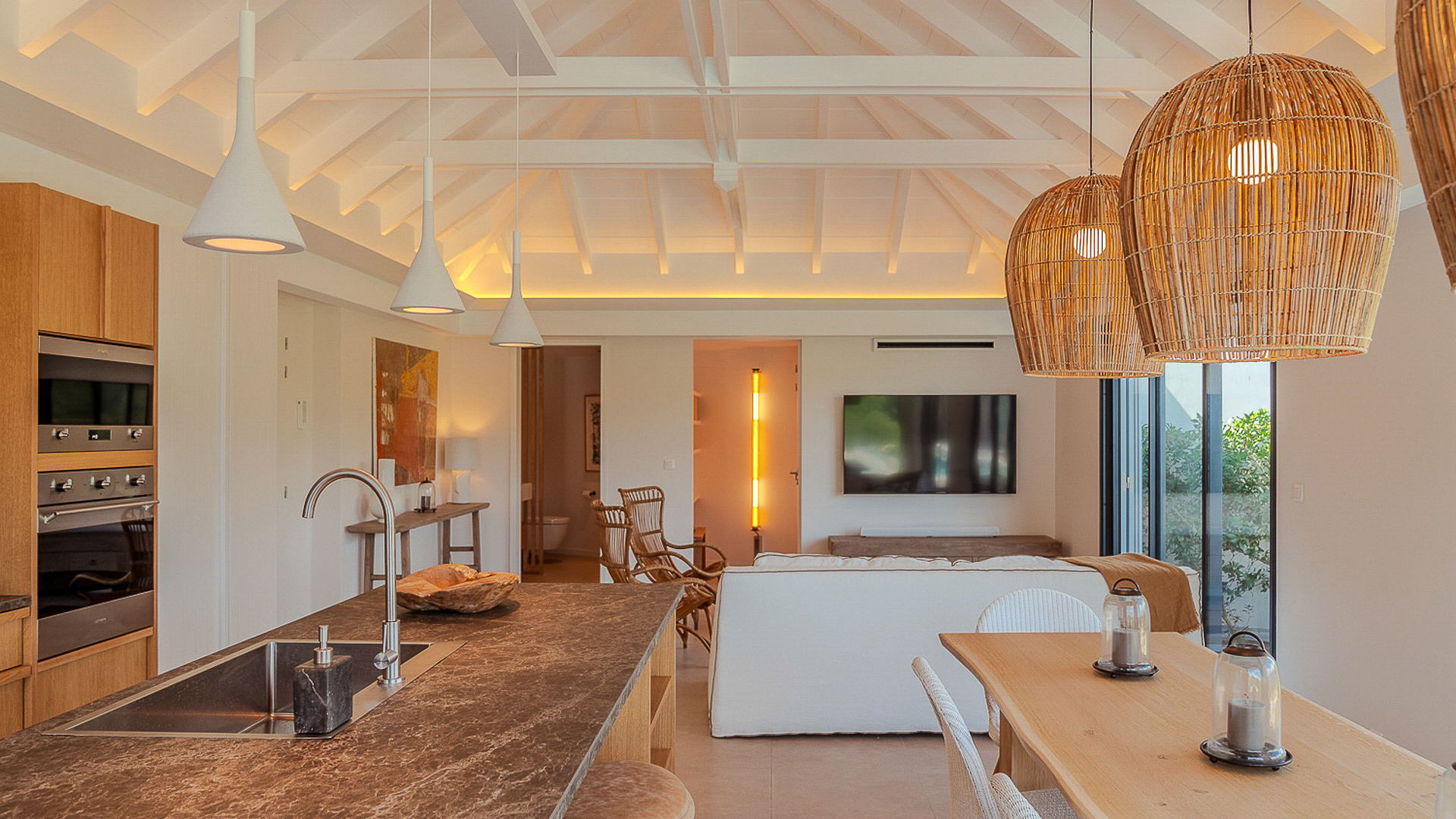 KITCHEN & DINING AREA
