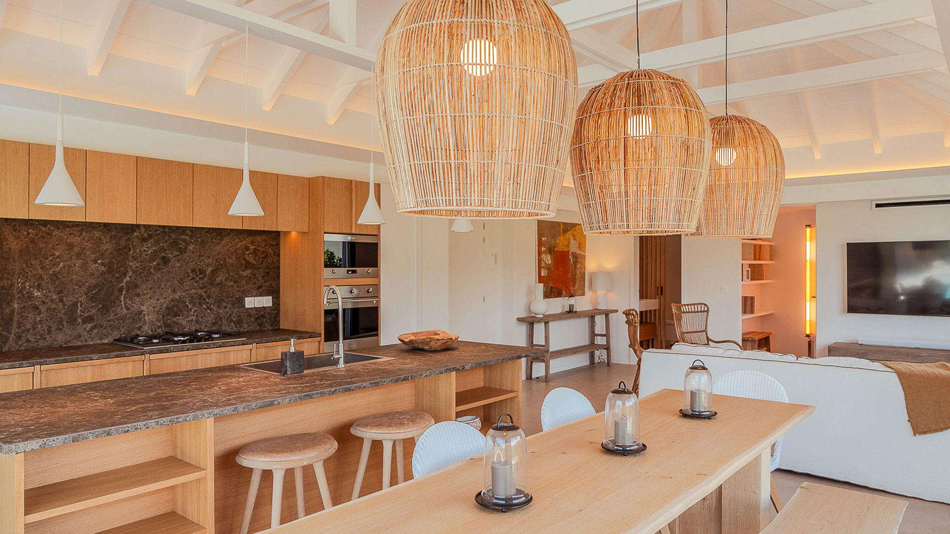 KITCHEN & DINING AREA