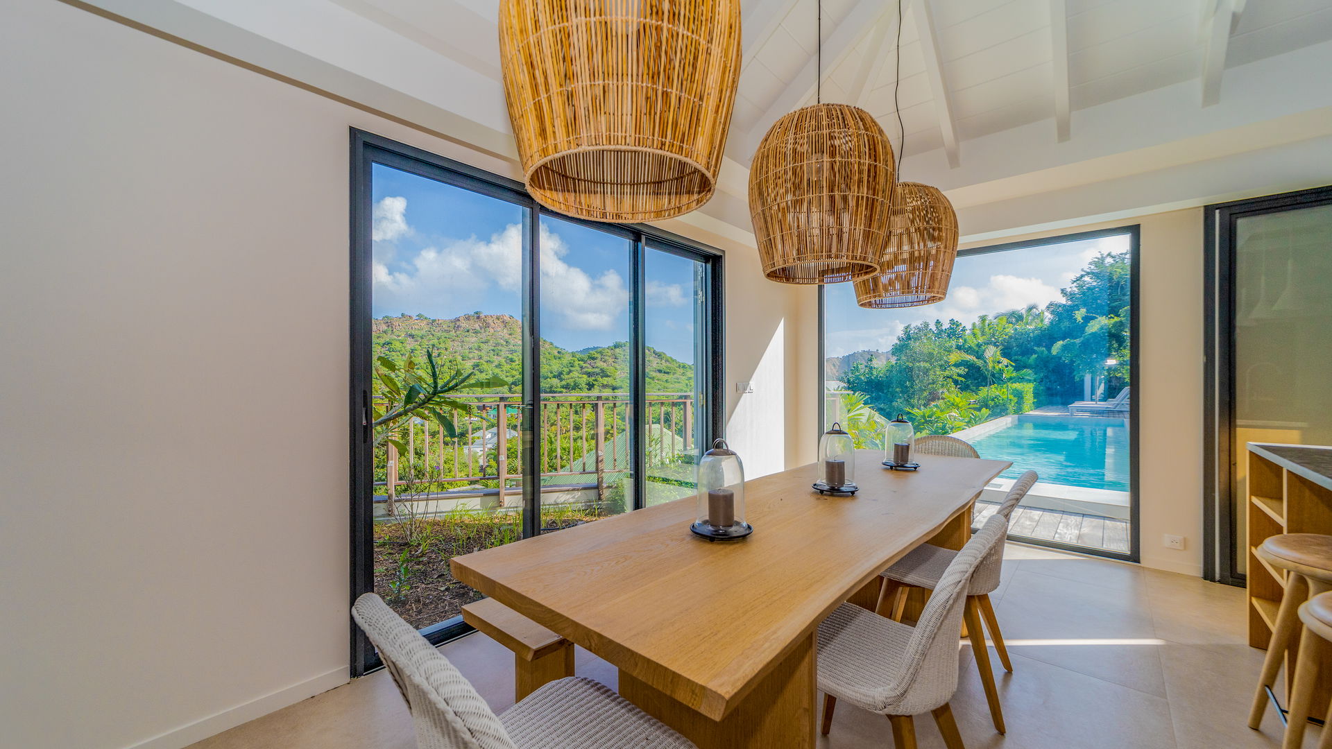 KITCHEN & DINING AREA