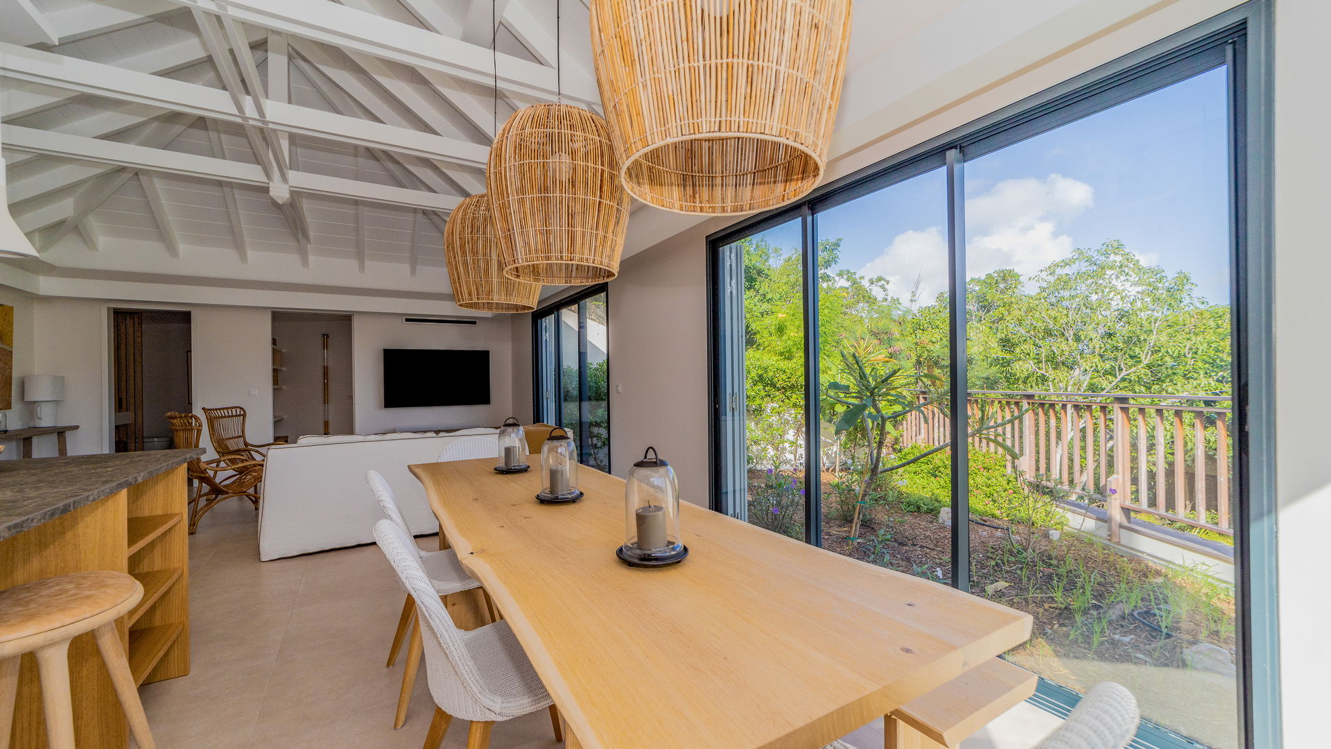 KITCHEN & DINING AREA