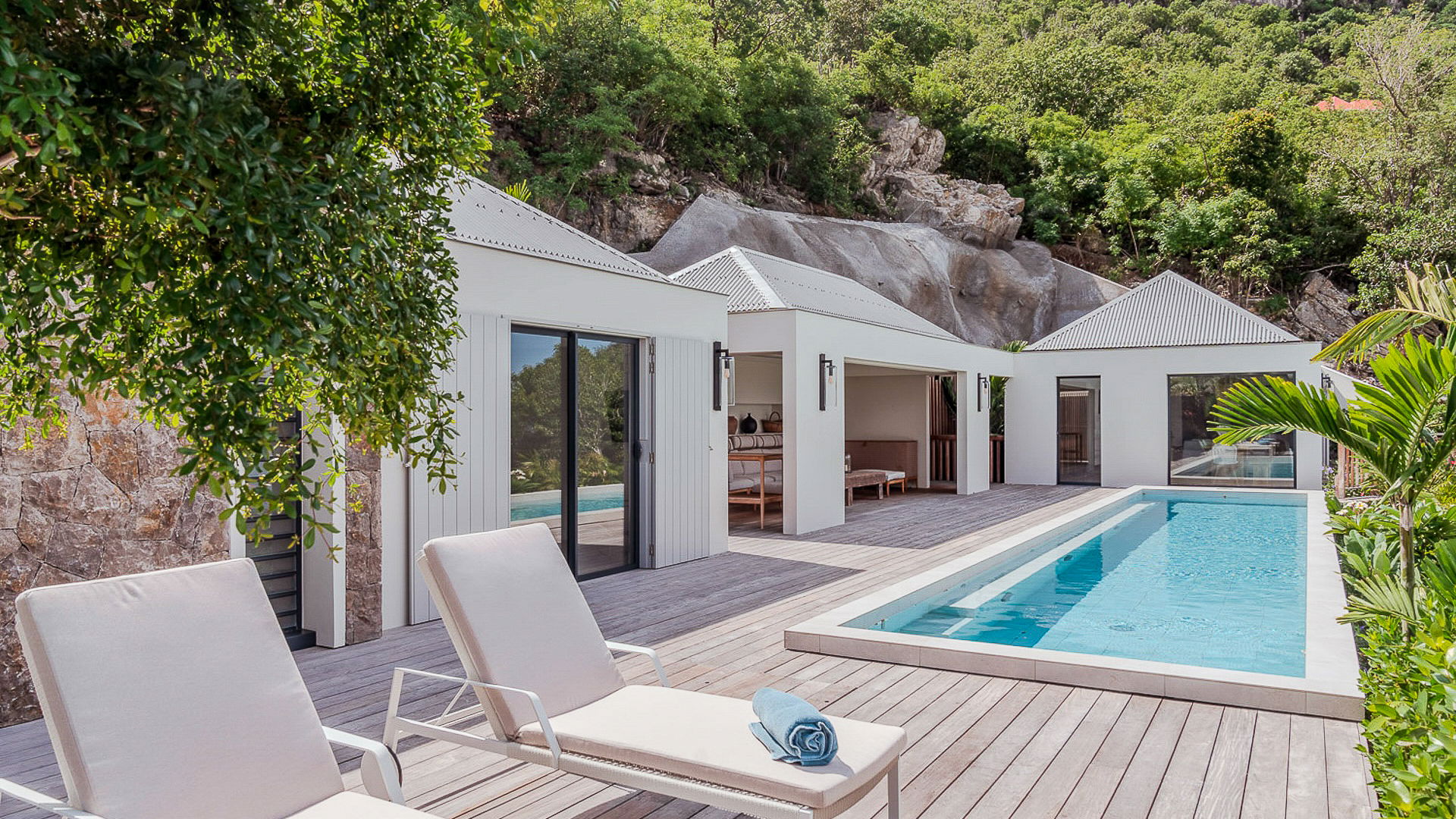 POOL & TERRACE