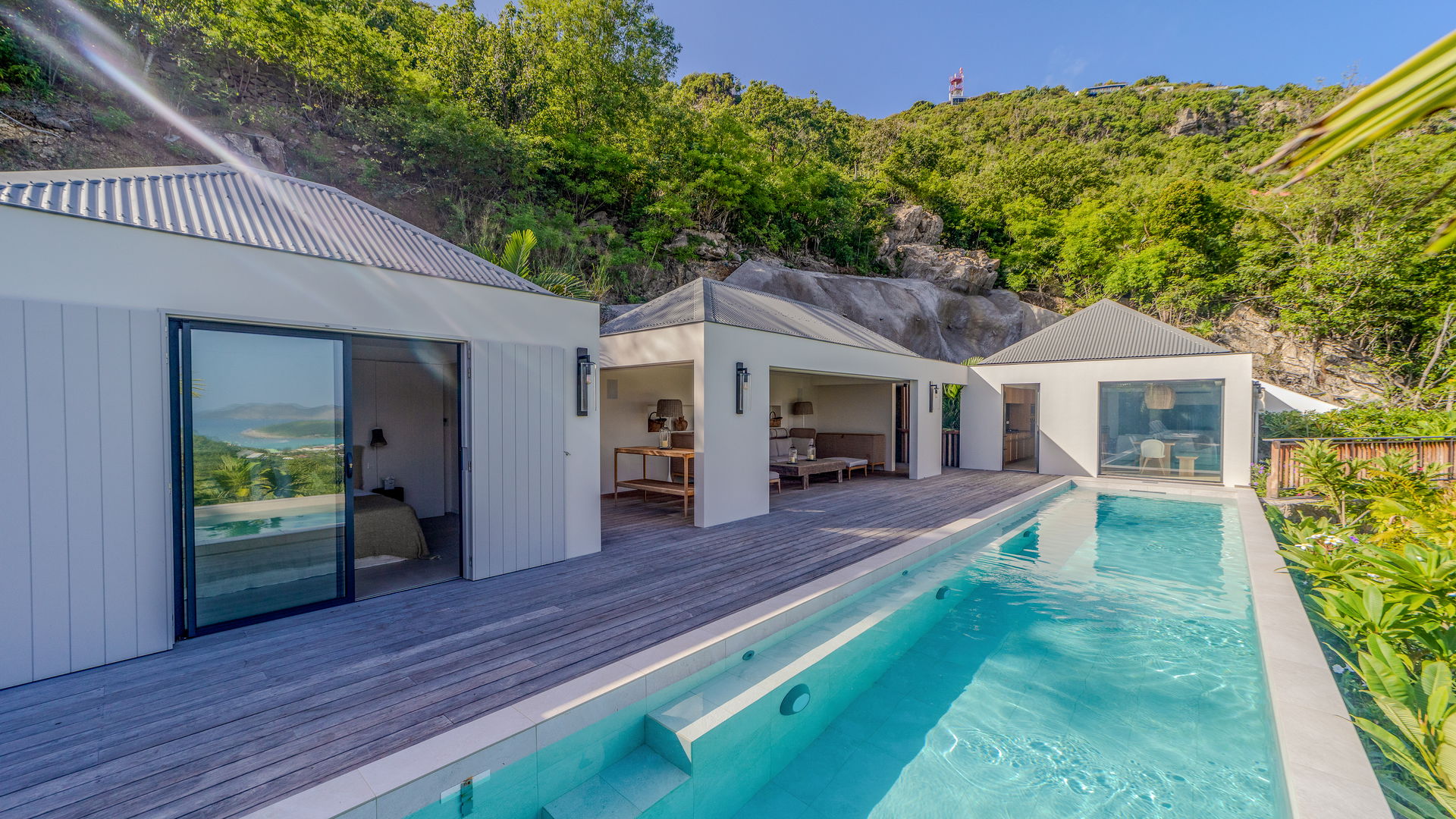 POOL & TERRACE