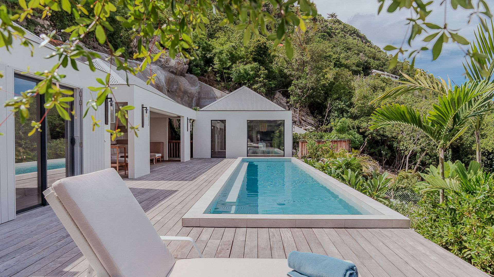 POOL & TERRACE